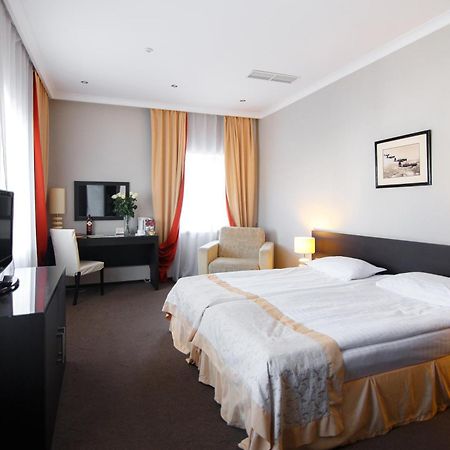 Optima Kropyvnytskyi Hotel ภายนอก รูปภาพ
