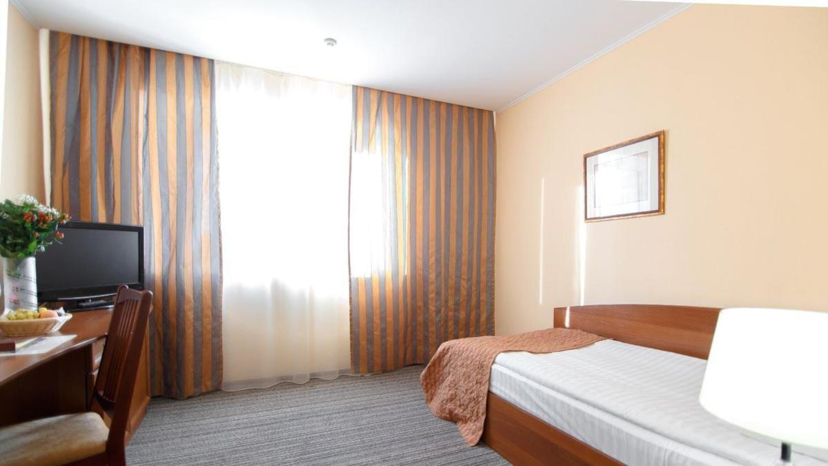 Optima Kropyvnytskyi Hotel ภายนอก รูปภาพ