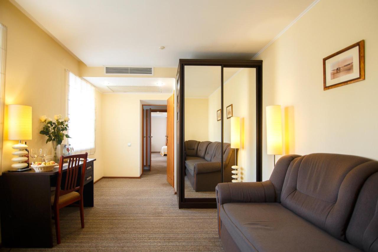 Optima Kropyvnytskyi Hotel ภายนอก รูปภาพ