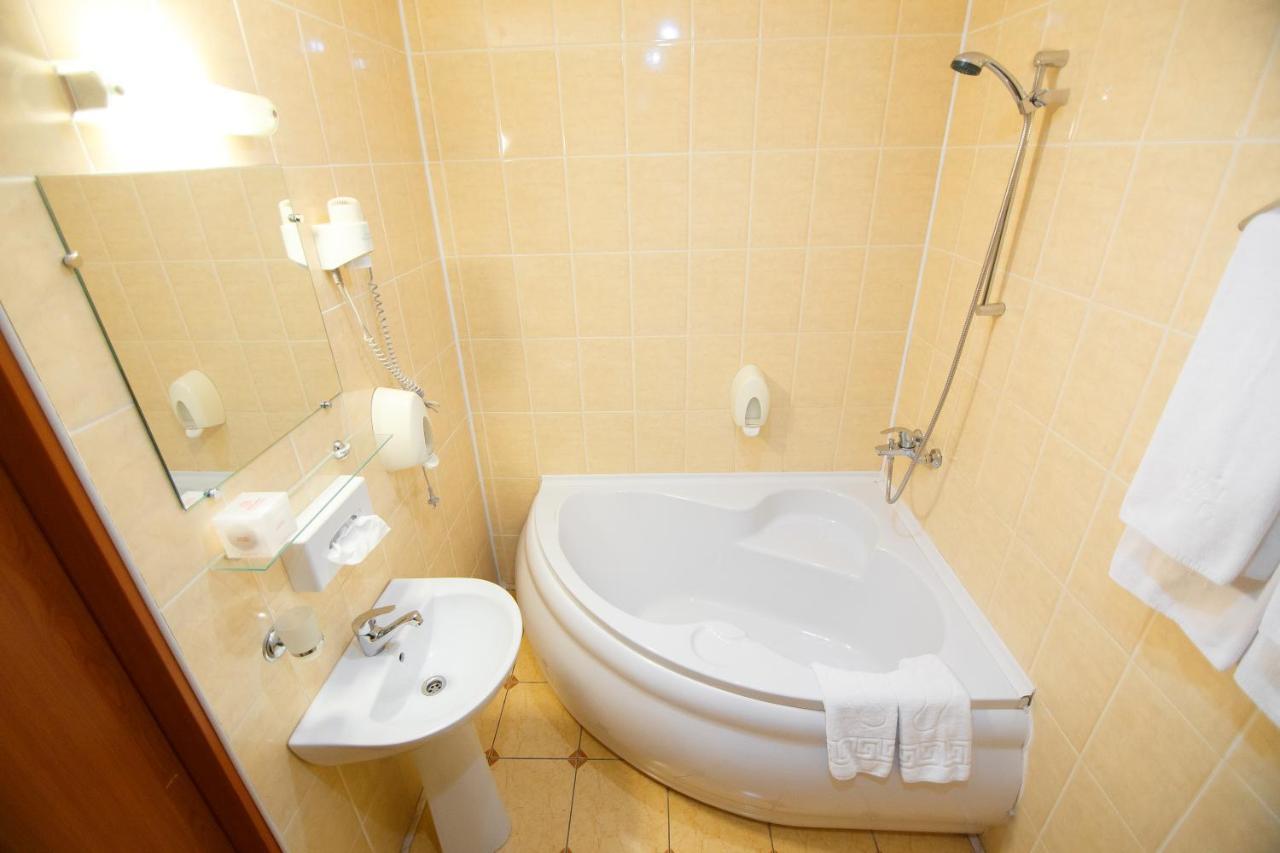 Optima Kropyvnytskyi Hotel ภายนอก รูปภาพ